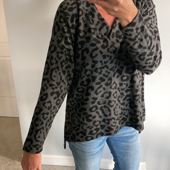 Long Sleeve Animal Print Tunic Top - Picture 5 of 7